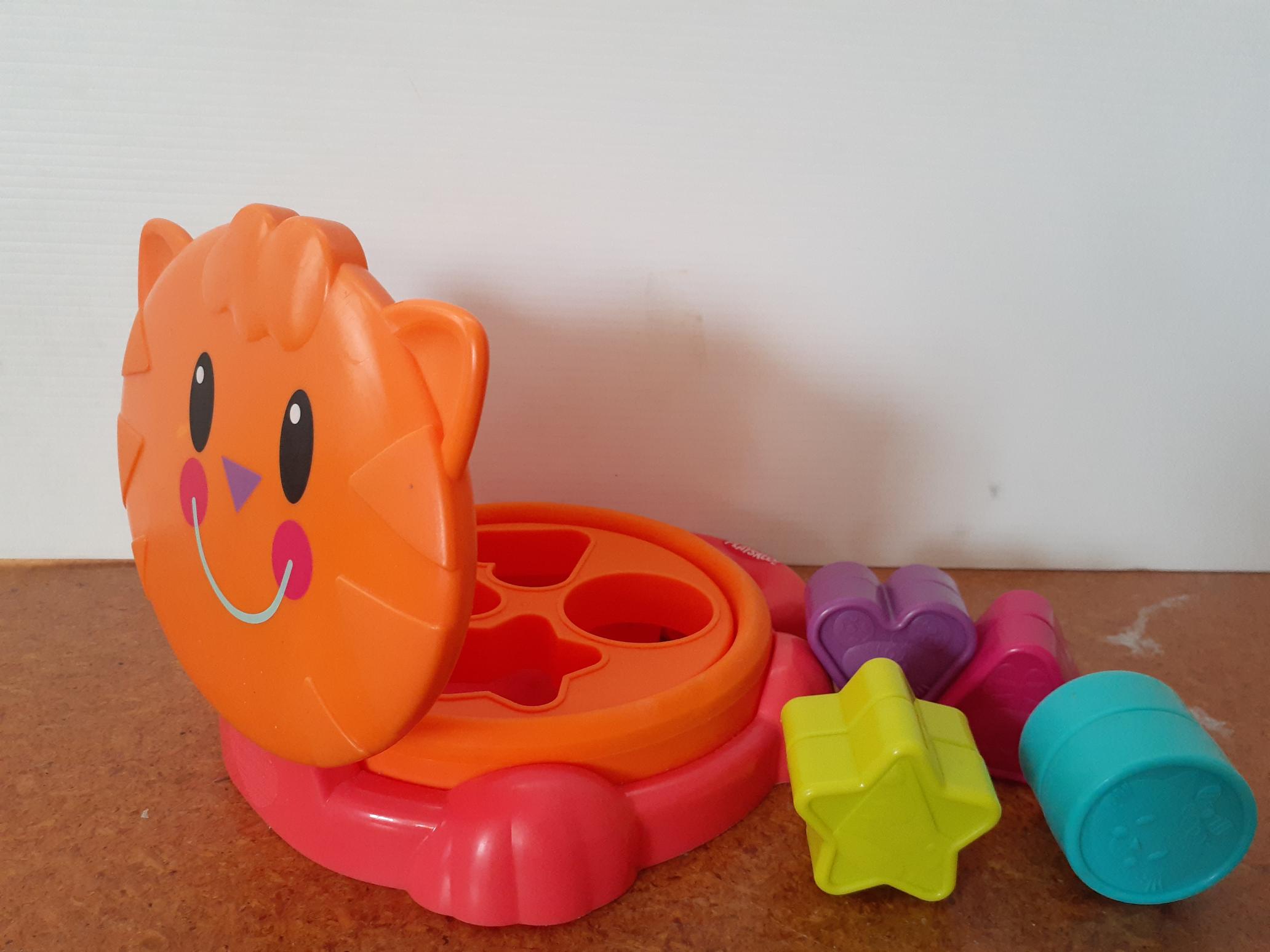 Cat shape outlet sorter