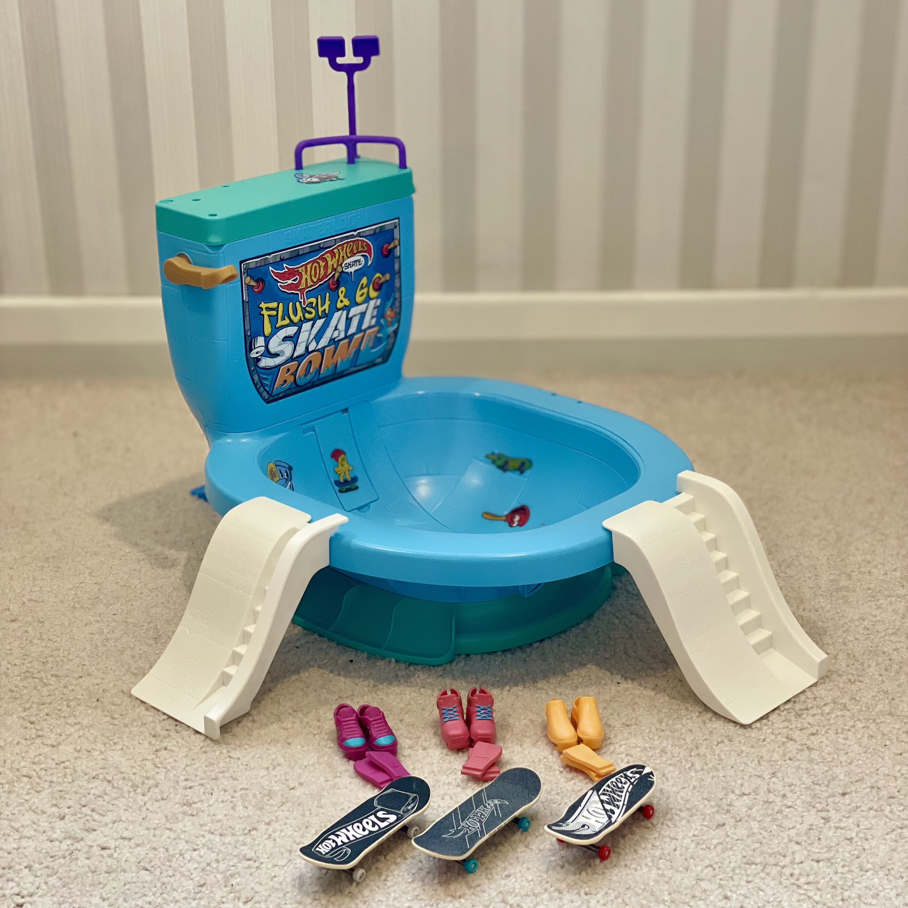 Hot Wheels Flush & Go Skate Bowl